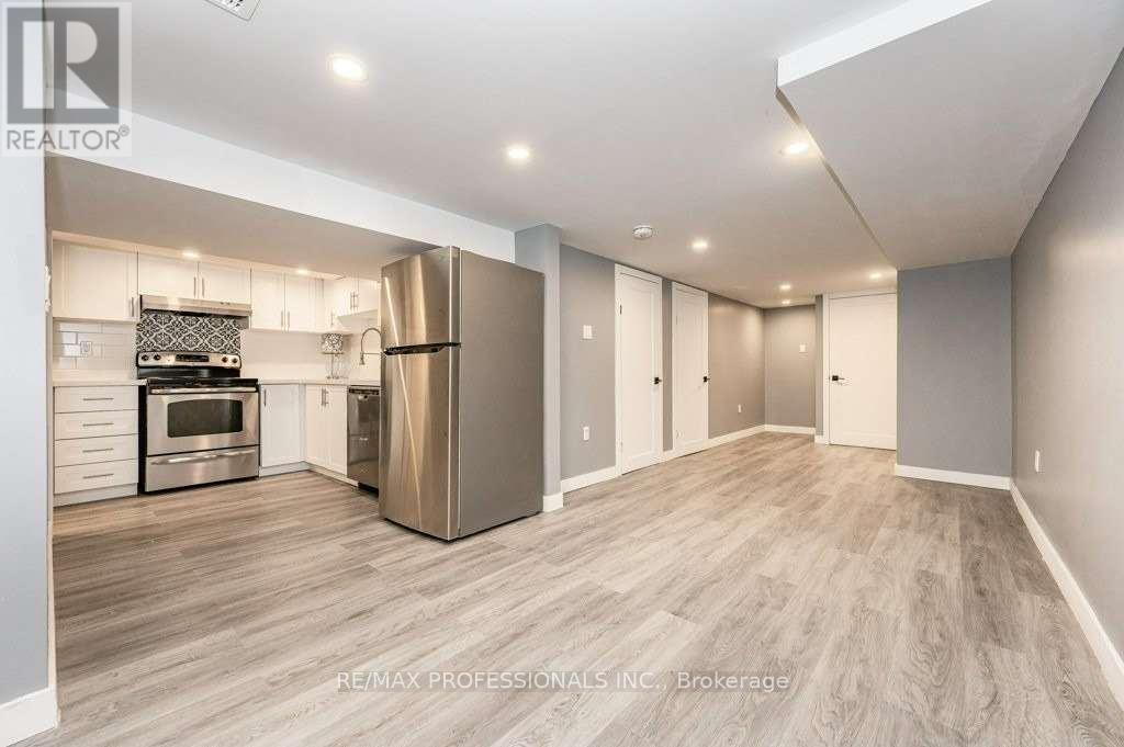 Detached at LOWER - 15 WEXFORD AVENUE N, Hamilton