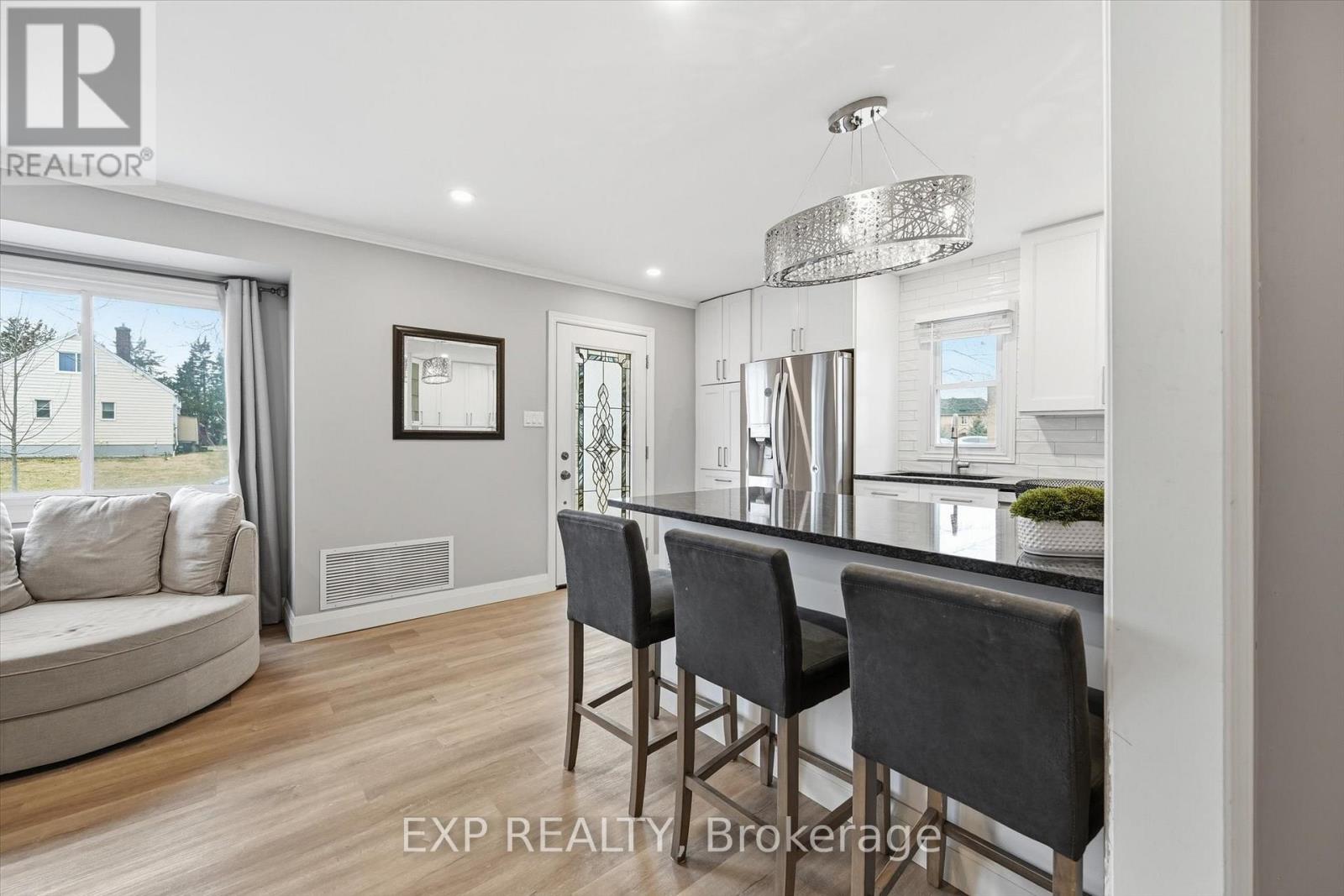 Detached at 70 WHYTE AVENUE N, Thorold