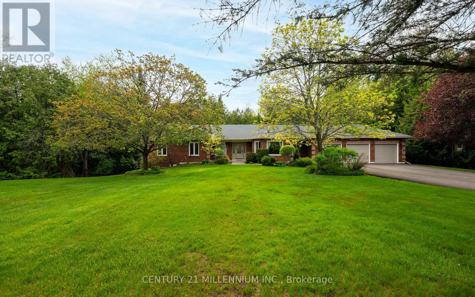 Detached at 4 BRUCEDALE BOULEVARD, Mono