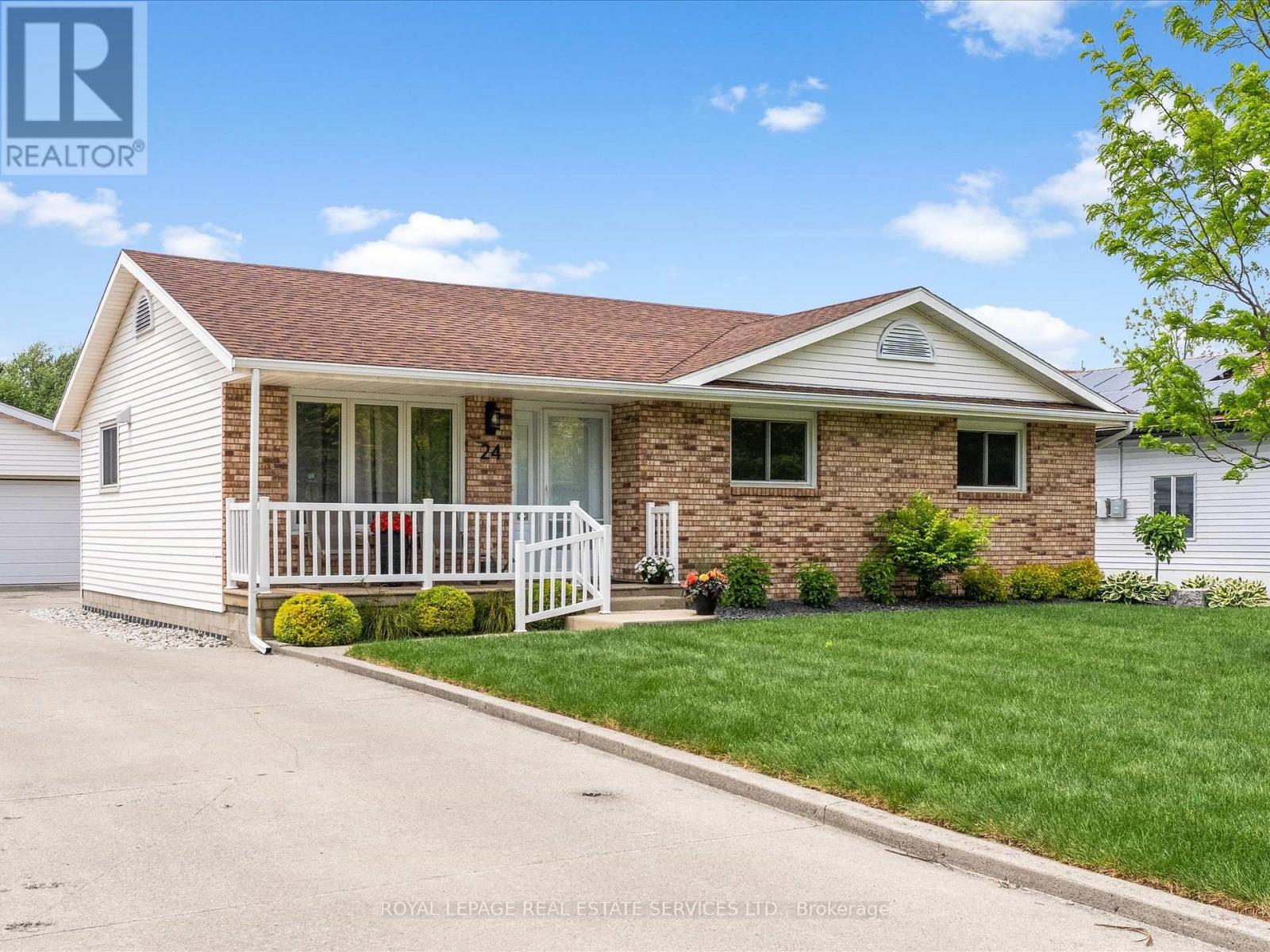 Detached at 24 WILLIAM AVENUE, Kingsville