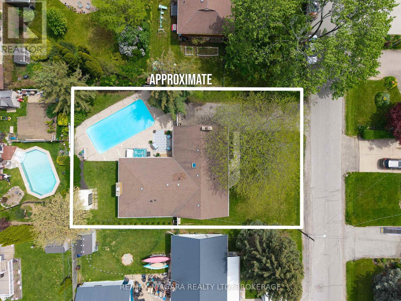 Detached at 4 MACKIE STREET, St. Catharines