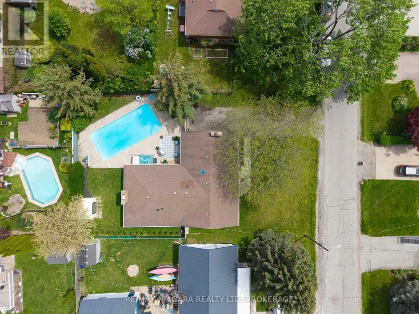 Detached at 4 MACKIE STREET, St. Catharines