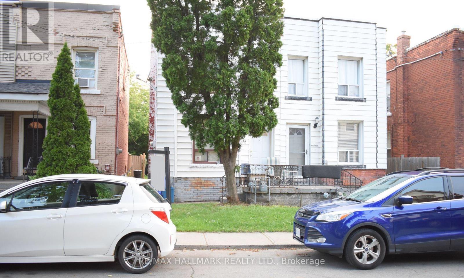 Semi-Detached/Link at 9 MADISON AVENUE, Hamilton