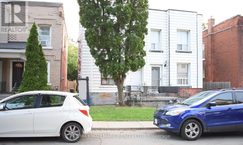 Semi-Detached/Link at 9 MADISON AVENUE, Hamilton