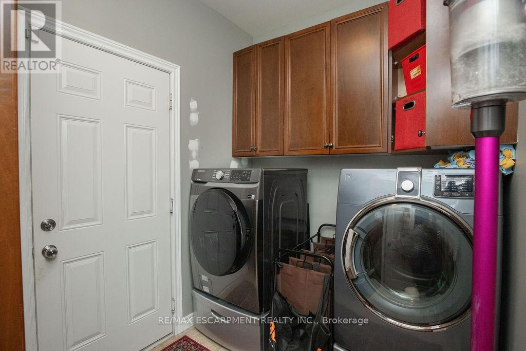 Detached at 15 MEADOWBANK DRIVE, Hamilton