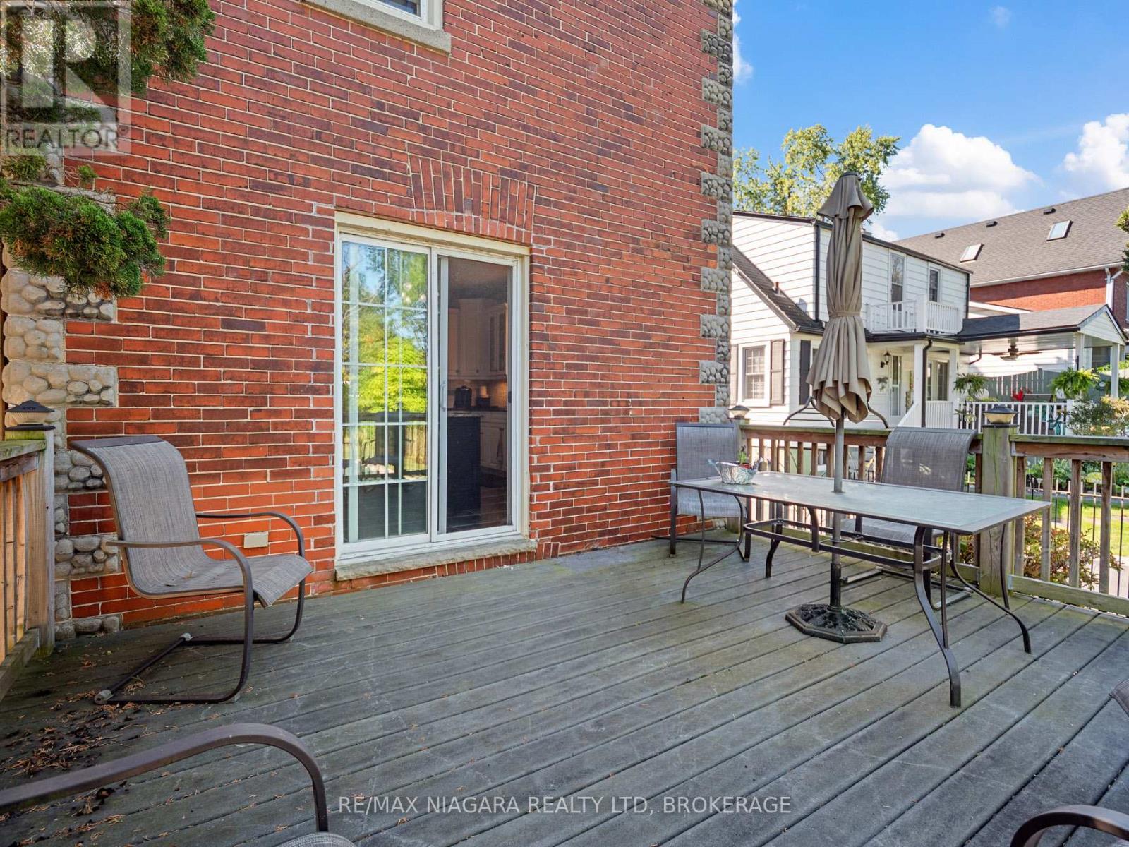 Detached at 18 EMERICK AVENUE, Fort Erie