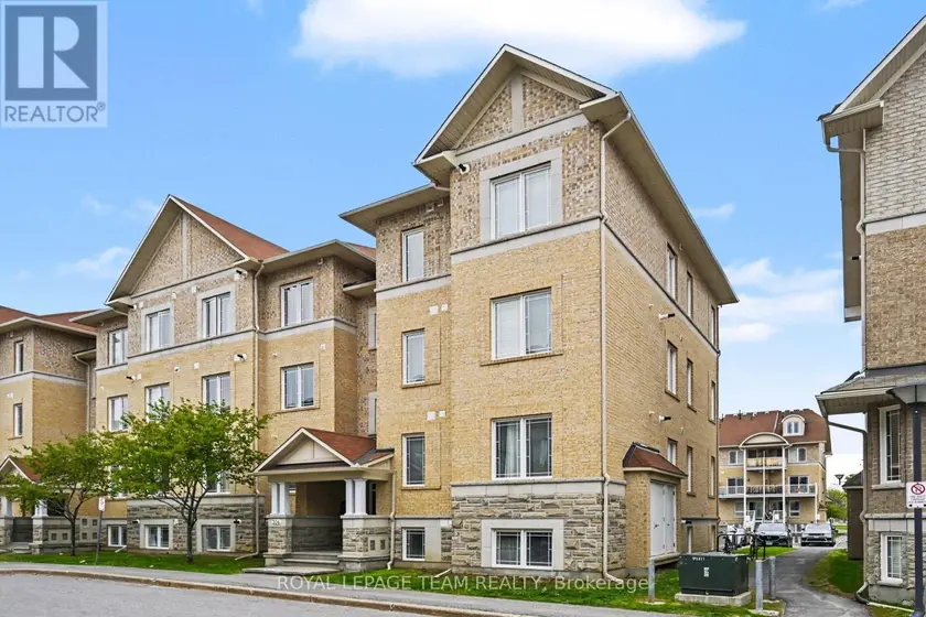 Townhouse at 1 - 304 PASEO PRIVATE, Ottawa