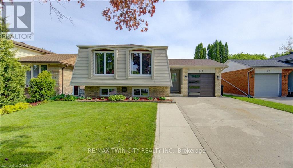 Detached at 51 COACH HILL DRIVE, Kitchener