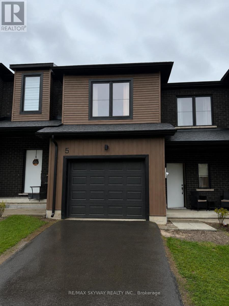 Townhouse at 5 TRAILSIDE DRIVE, Haldimand