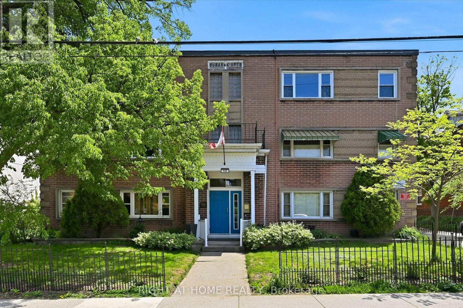 Apartment at 28 - 137 EMERALD STREET S, Hamilton (Stinson)