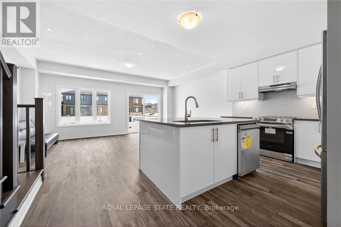 Townhouse at 33 ADMIRAL ROAD, Welland