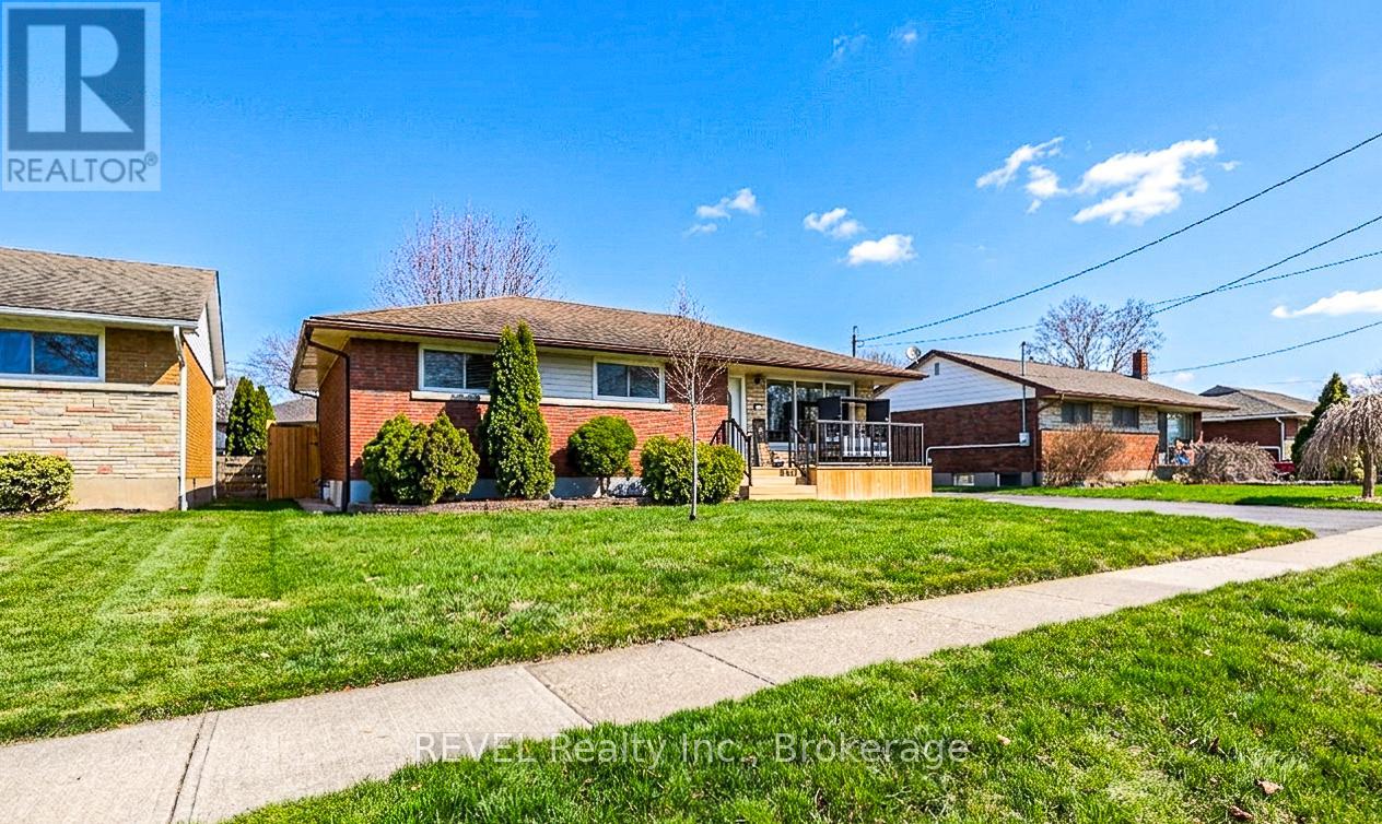 Detached at 24 GROSVENOR STREET S, St. Catharines