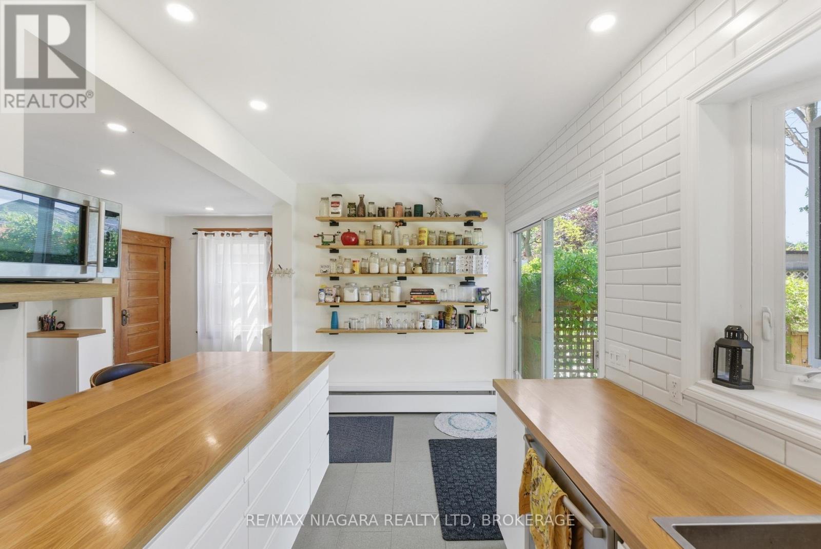 Detached at 17 WOLSELEY AVENUE, St. Catharines