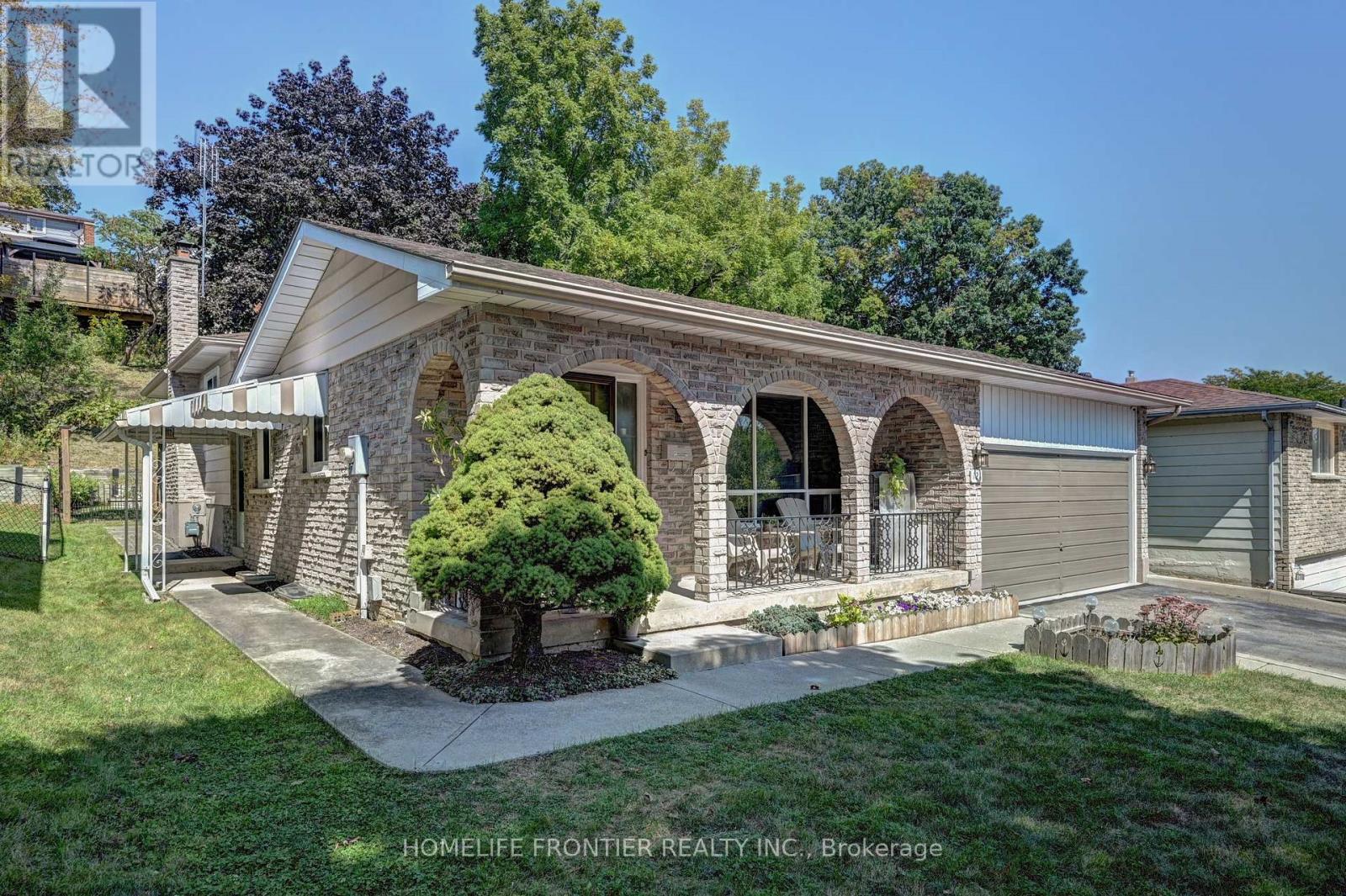 Detached at 121 FOREST ROAD, Brantford