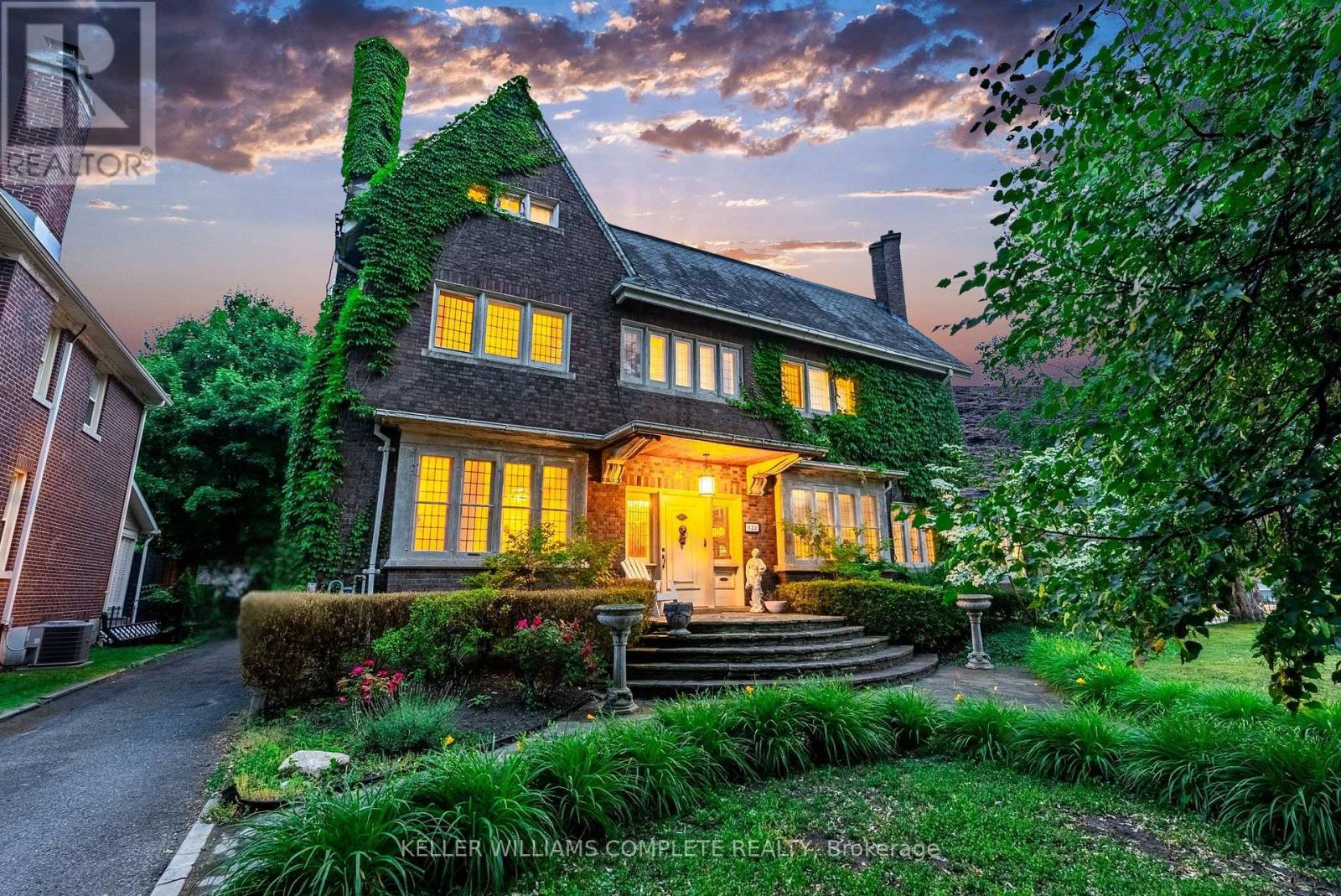 Detached at 122 DUFFERIN AVENUE, Brantford
