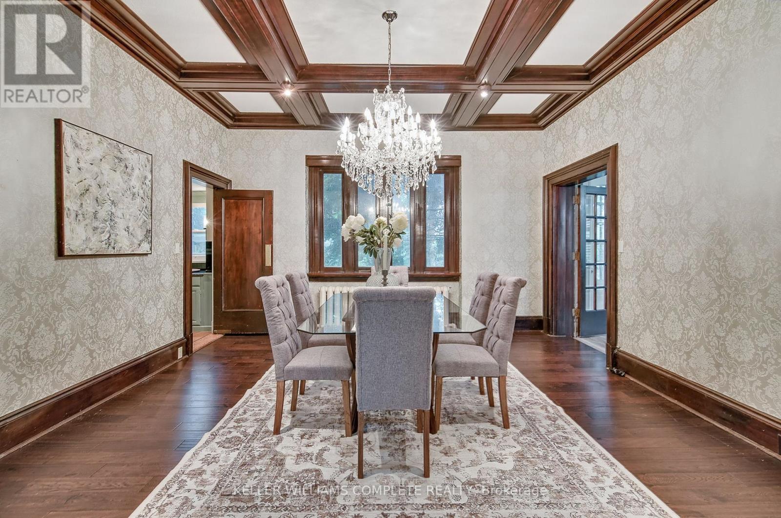 Detached at 122 DUFFERIN AVENUE, Brantford