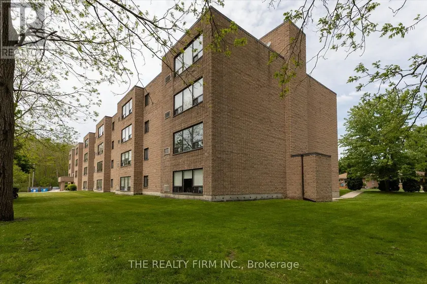 Apartment at 207 - 220 DUKE STREET, Strathroy-Caradoc
