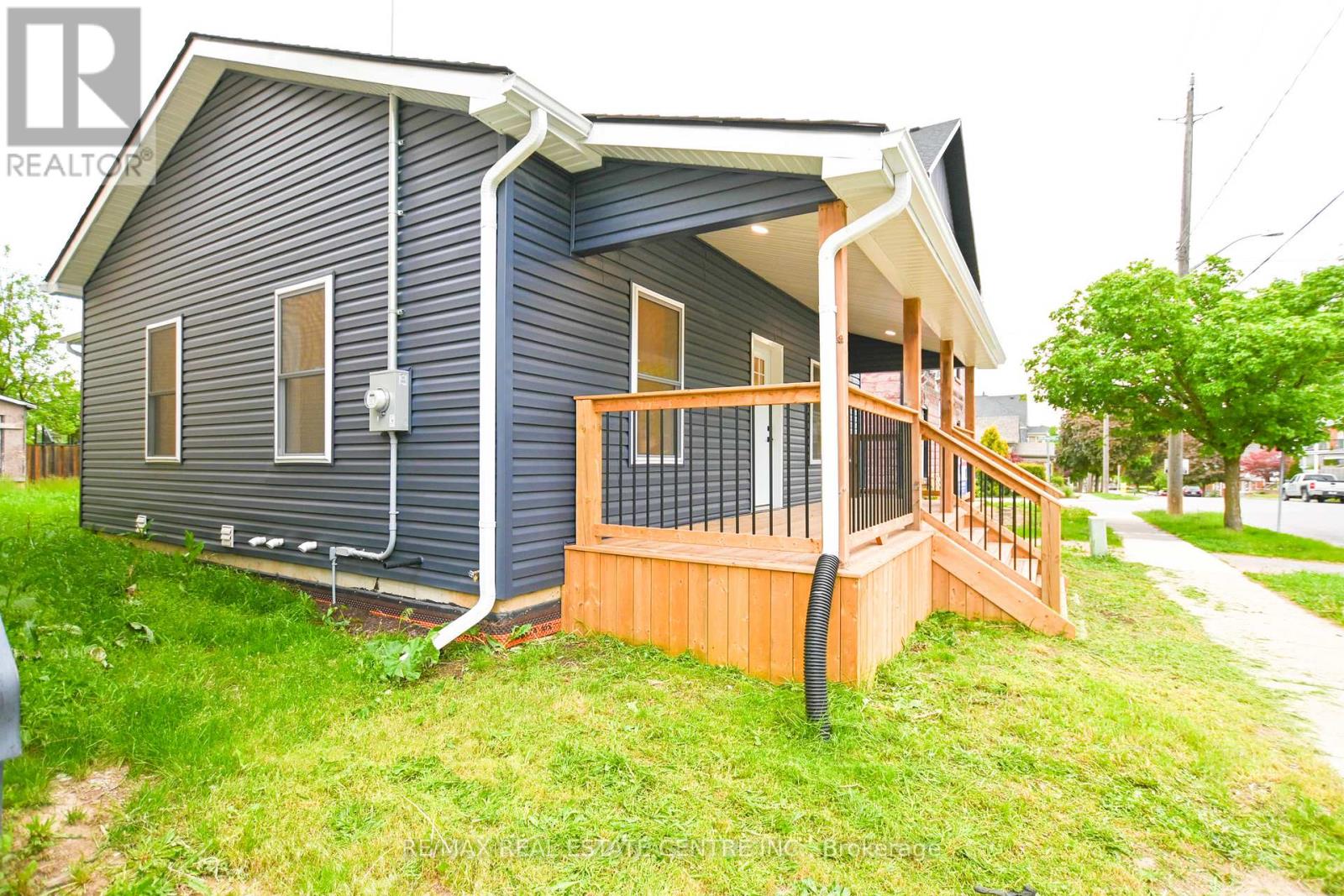Detached at 284 DARLING STREET, Brantford