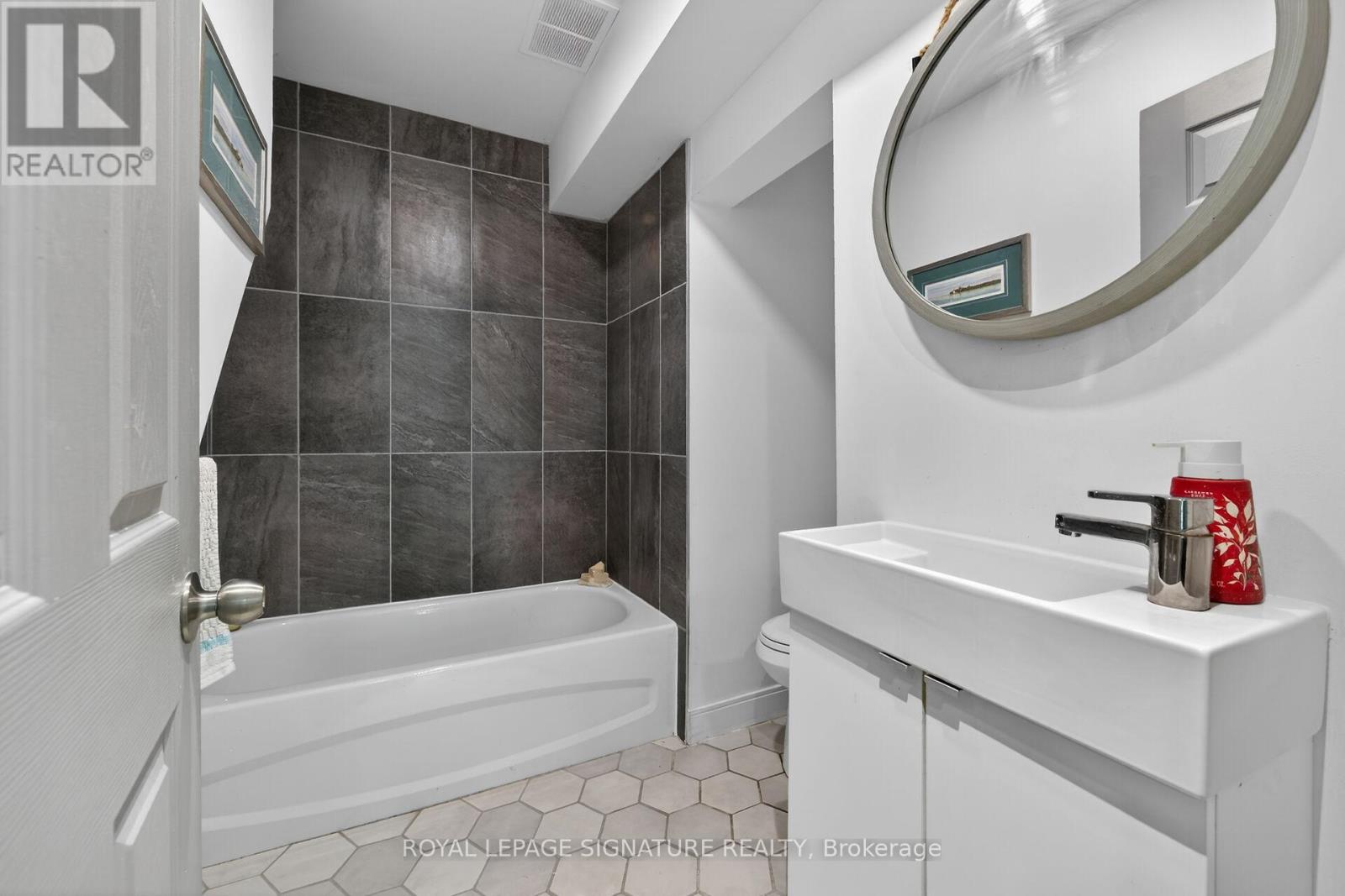 Detached at 393 MARSHAGAN ROAD, Haldimand