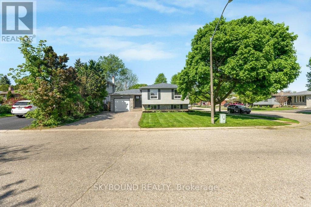 Detached at 2 PACER COURT, Brantford