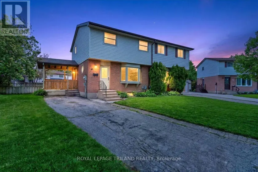 Semi-Detached/Link at 9 PARCREEK PLACE, Strathroy-Caradoc