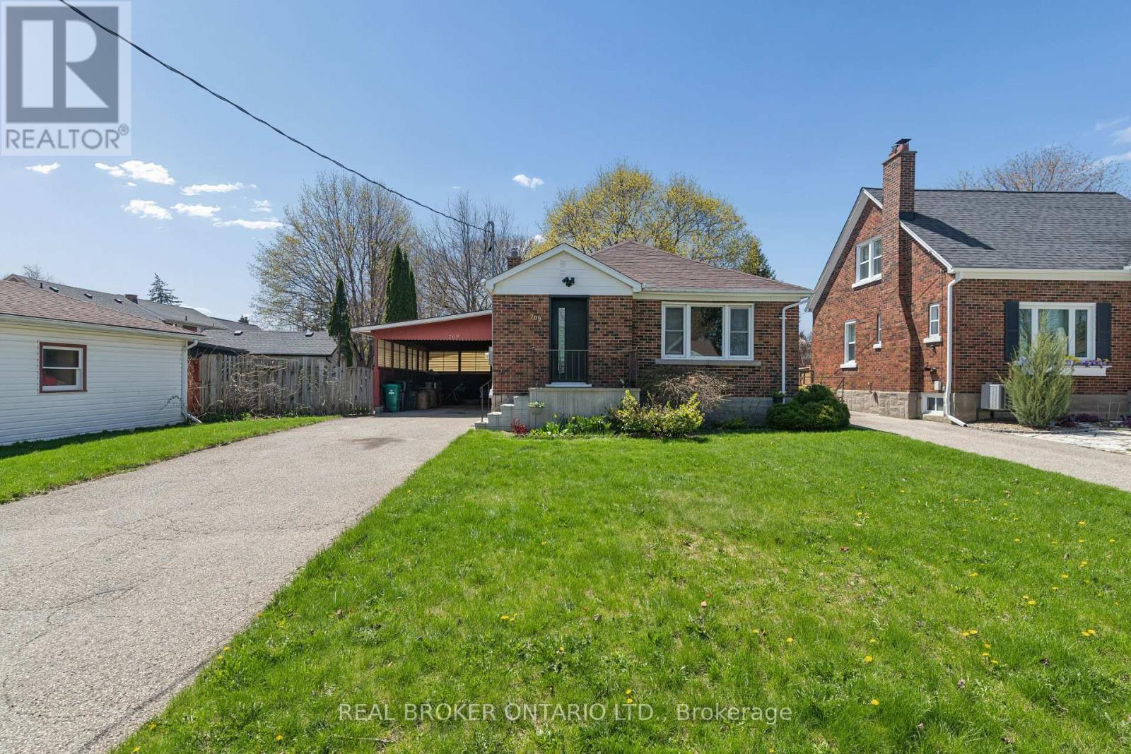 Detached at 209 BEDFORD ROAD, Kitchener
