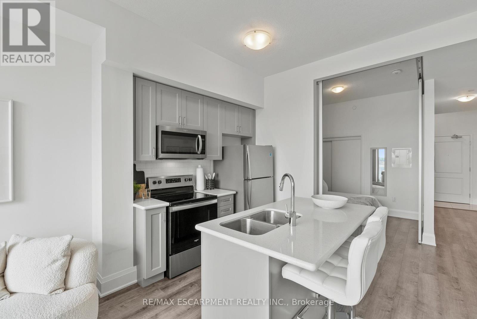 Apartment at 417 - 450 DUNDAS STREET E, Hamilton