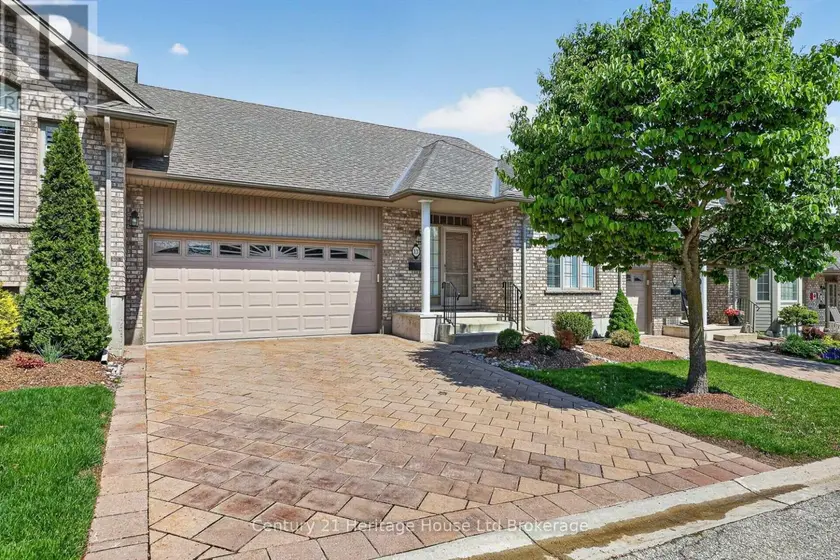 Townhouse at 13 - 450 LAKEVIEW DRIVE, Woodstock