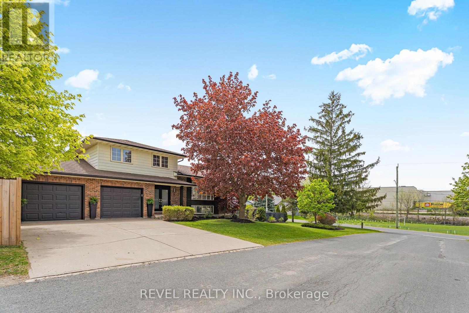Detached at 9 HIGH CREST LANE W, Woolwich