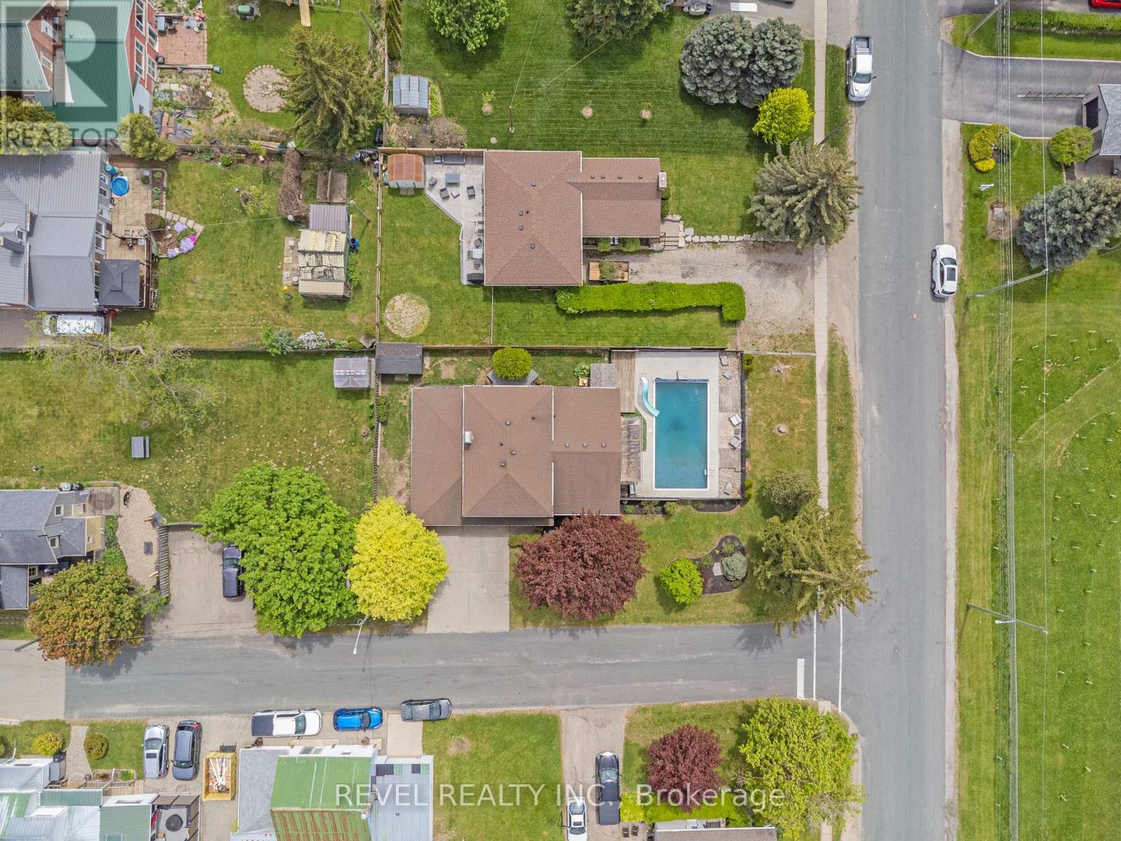 Detached at 9 HIGH CREST LANE W, Woolwich