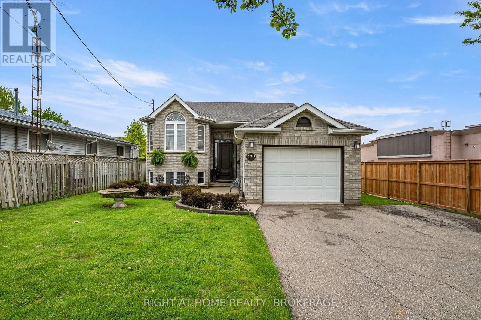 Detached at 139 QUAKER ROAD, Welland (N. Welland)