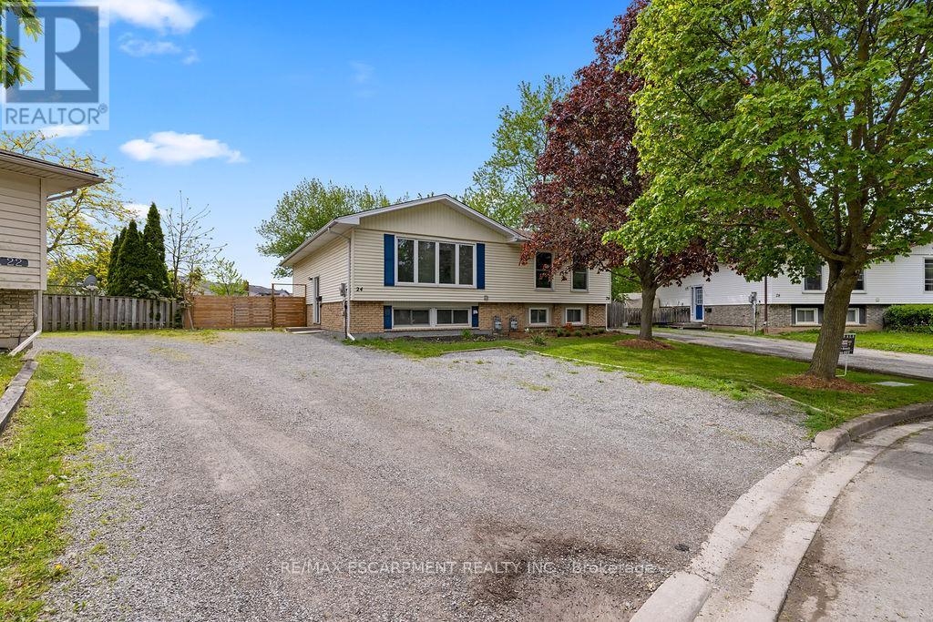 Semi-Detached/Link at 24 TARA CRESCENT, Thorold (Confederation Heights)