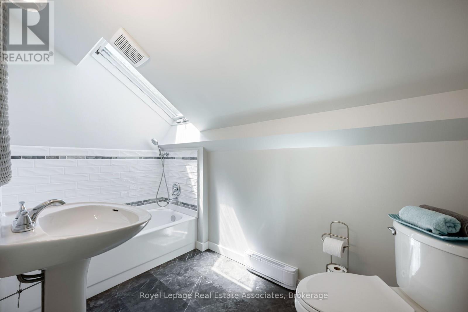 Detached at 421194 CONCESSION 6 NDR, West Grey