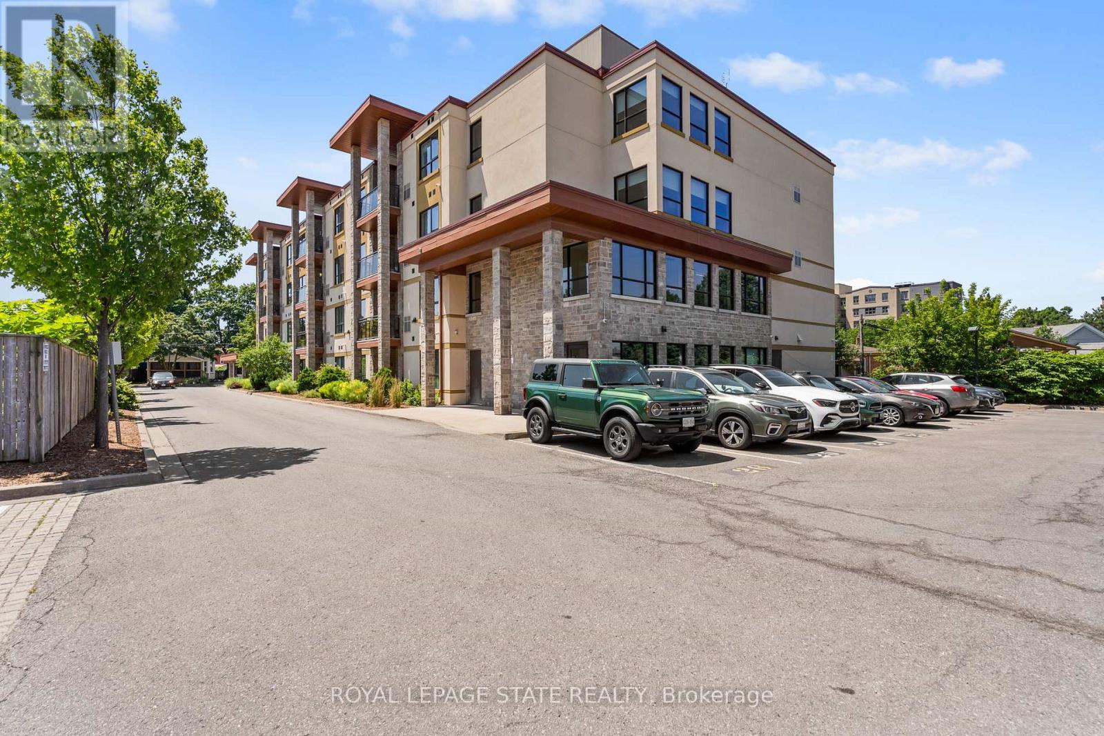 Apartment at 402 - 26 WELLINGTON STREET, St. Catharines (Downtown)