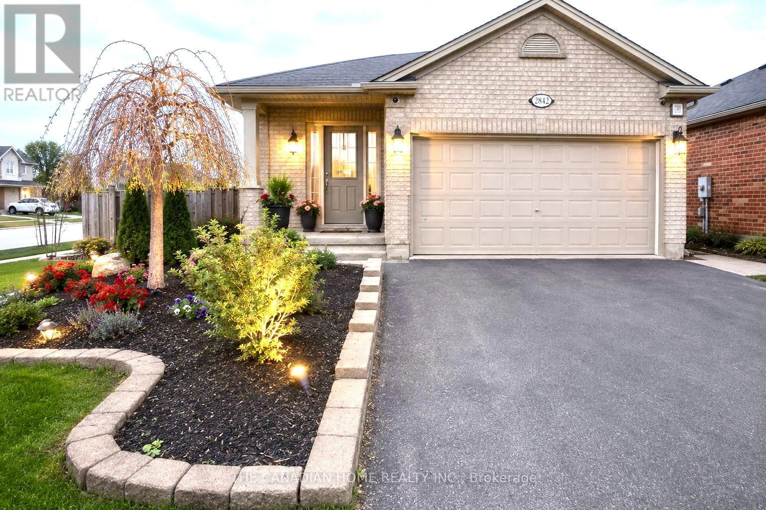 Detached at 2842 MEADOWGATE BOULEVARD, London South (South U)