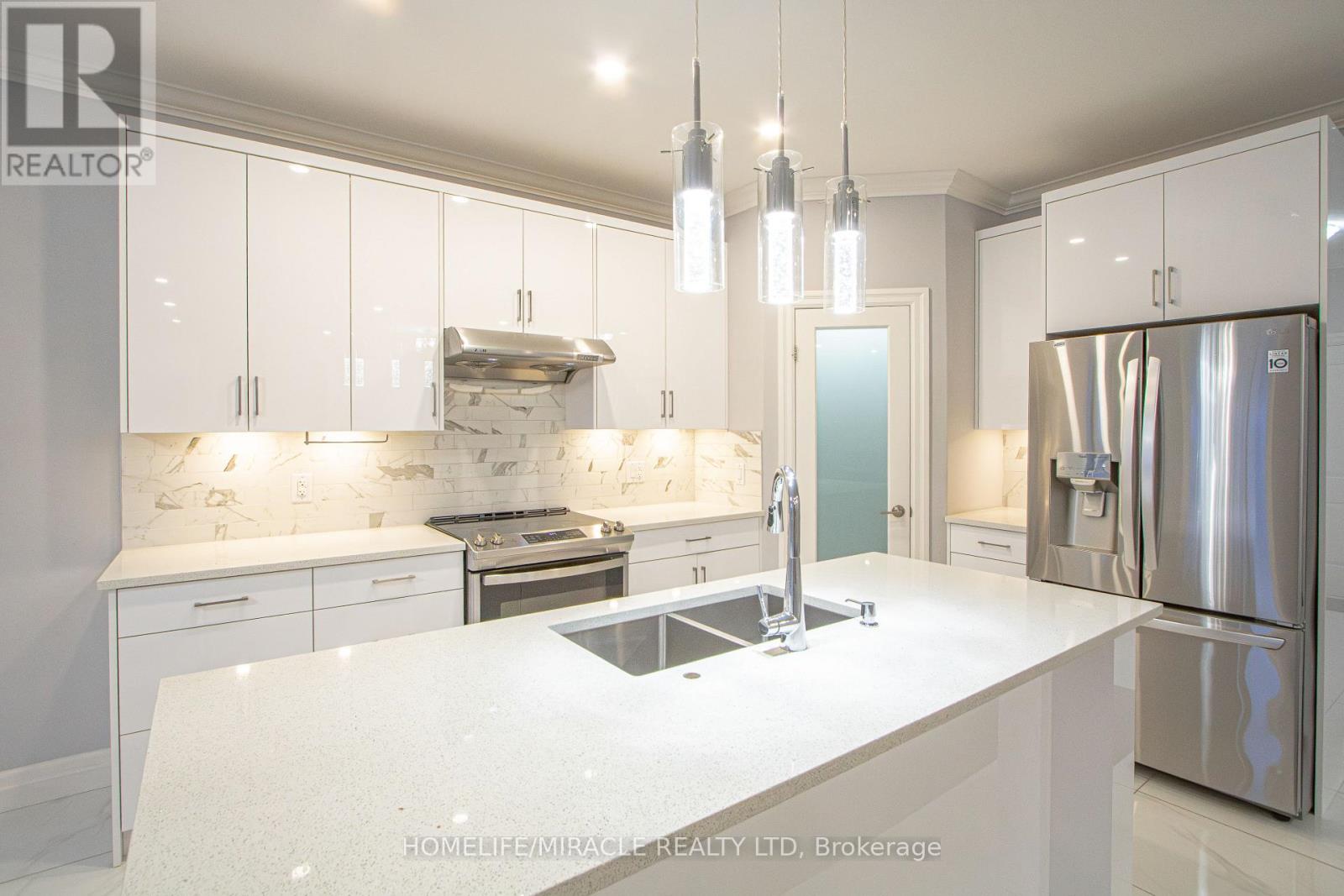Detached at 2872 DOYLE DRIVE, London