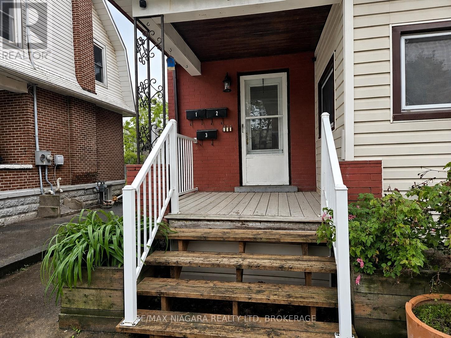 Multiplex at 3 - 23 AVENUE PLACE, Welland