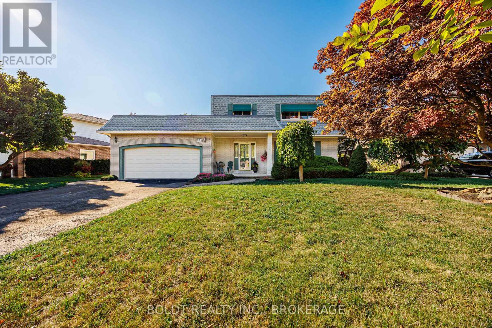 Detached at 7 MAYHOLME COURT, St. Catharines