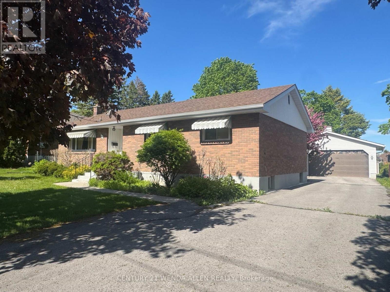Detached at 63 GILBERT STREET, Belleville (Belleville Ward)