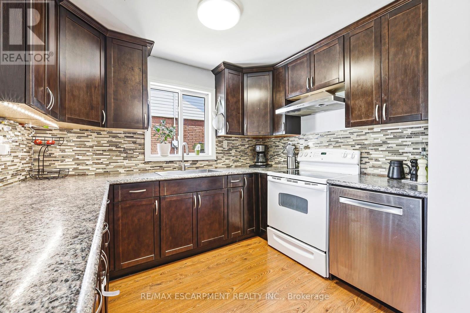 Detached at 546 MOHAWK ROAD E, Hamilton