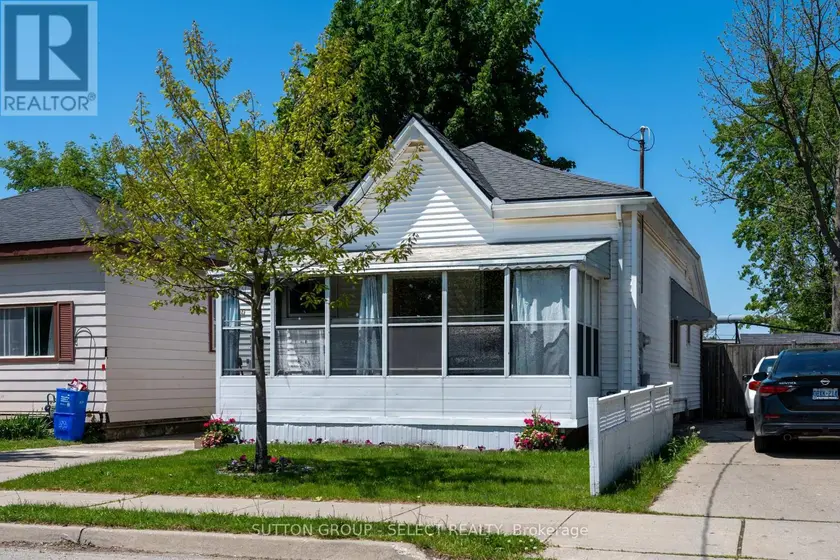 Detached at 582 HILL STREET, London East
