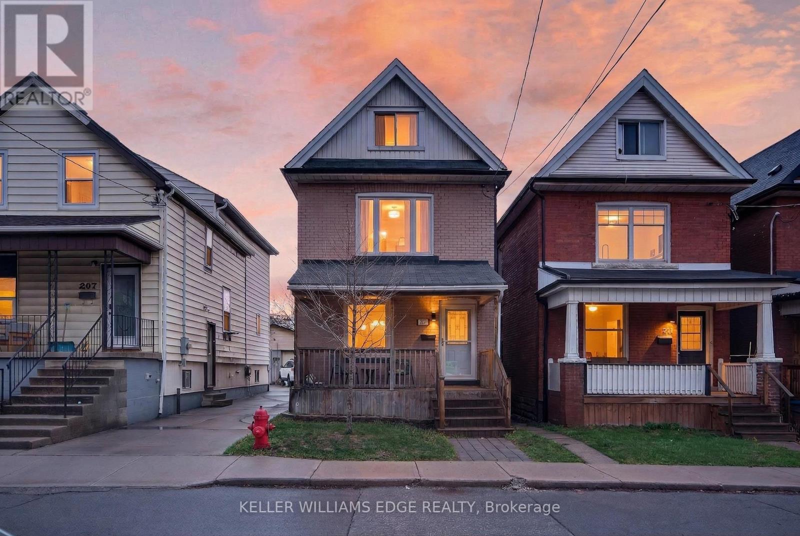 Detached at 209 GLENDALE AVENUE N, Hamilton
