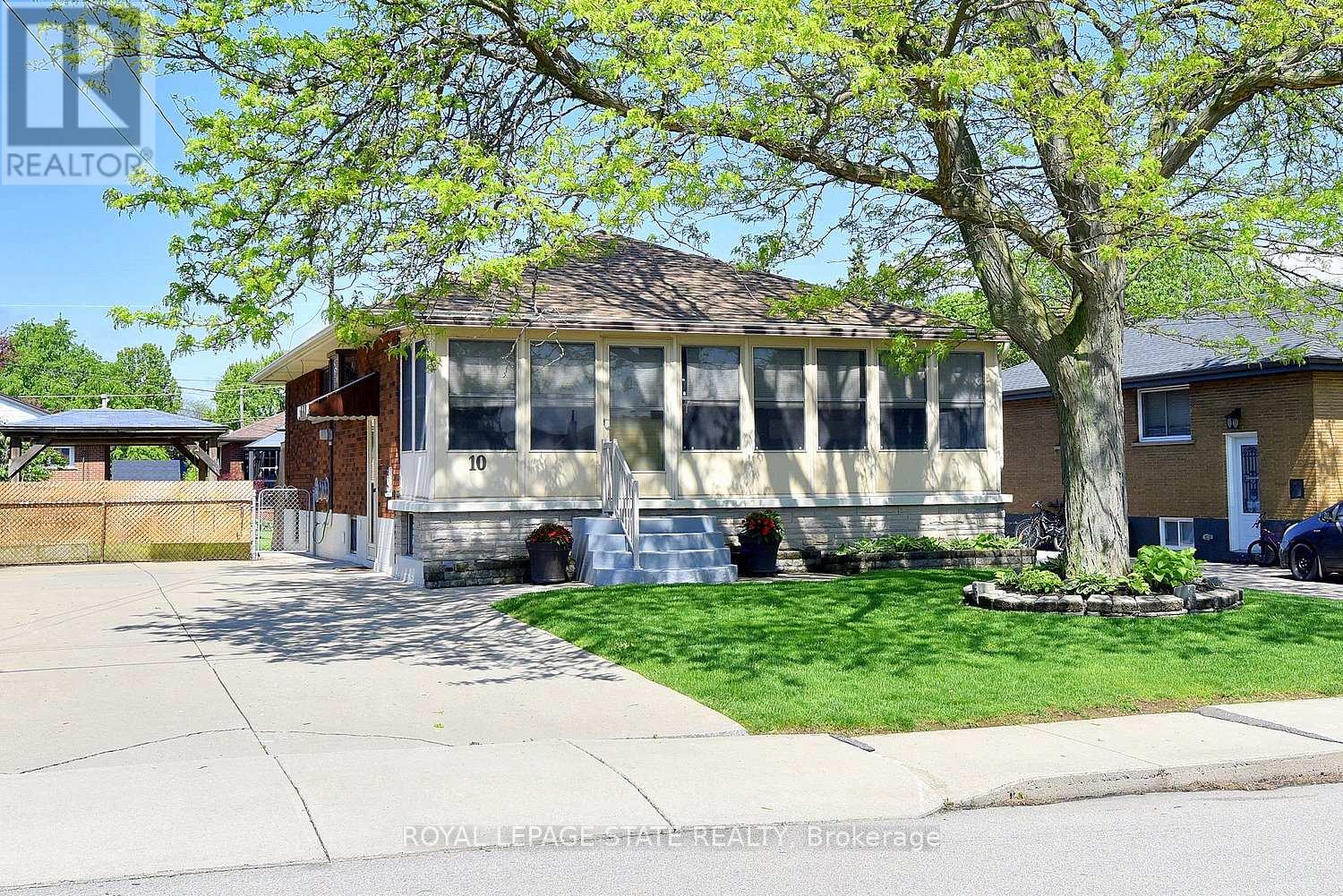 Detached at 10 ALDERNEY AVENUE, Hamilton (Hill Park)