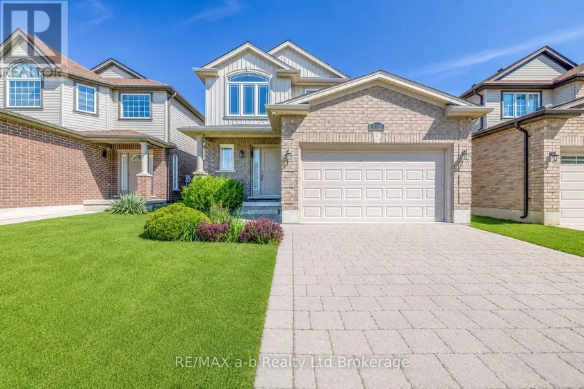 Detached at 712 BLACKACRES BOULEVARD, London North