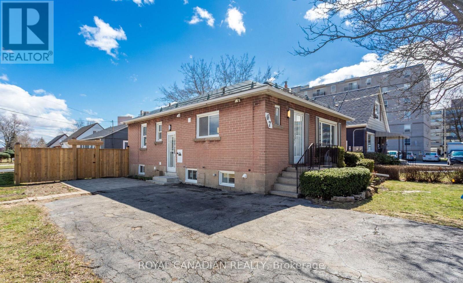 Detached at MAIN - 67 SEVEN OAKS DRIVE, Hamilton