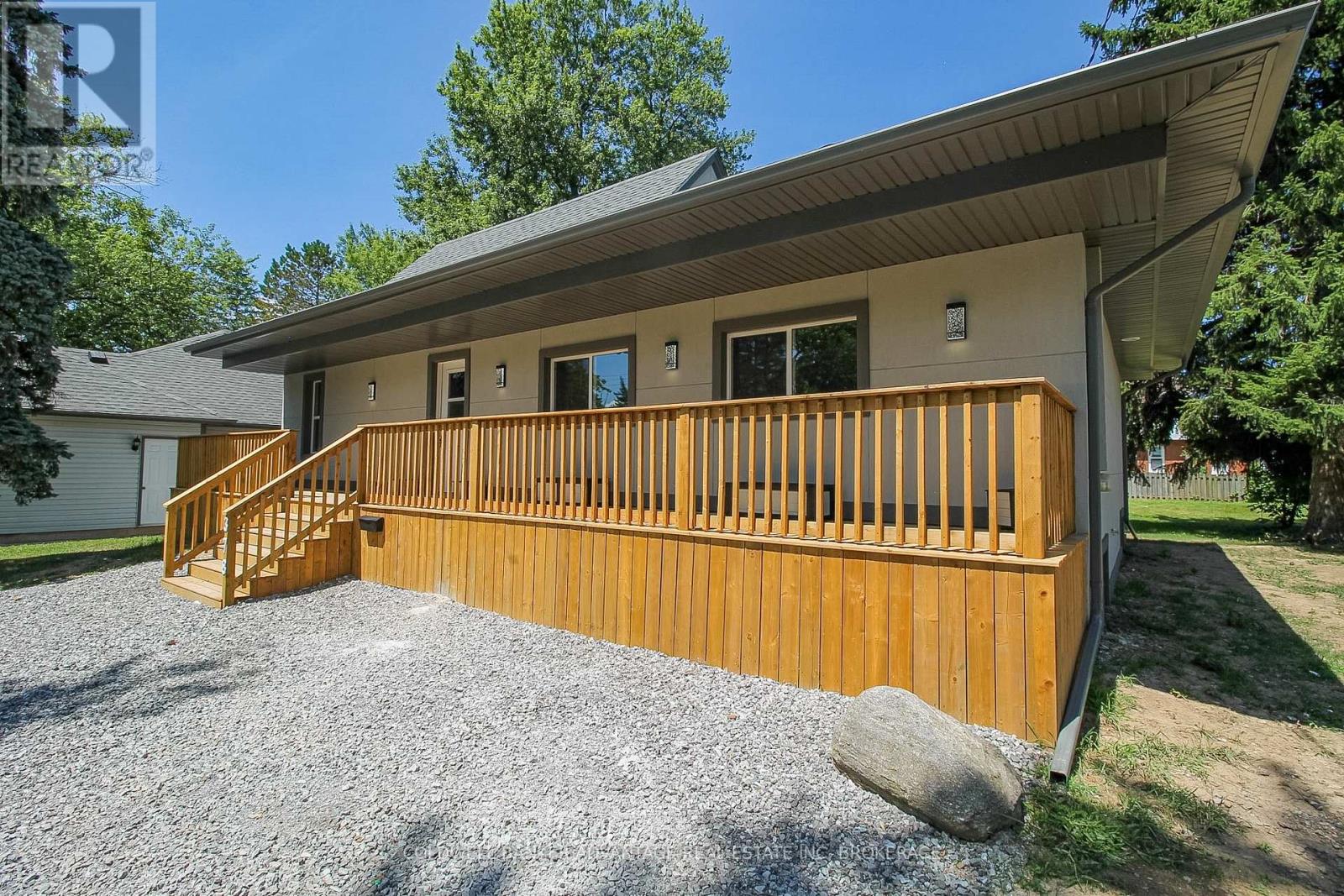 Detached at 378 THOROLD ROAD, Welland