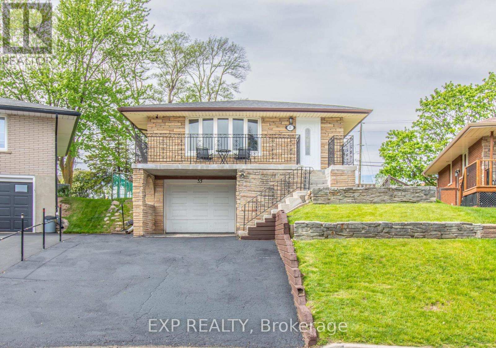 Multiplex at 35 HILLSBOROUGH CRESCENT, Kitchener