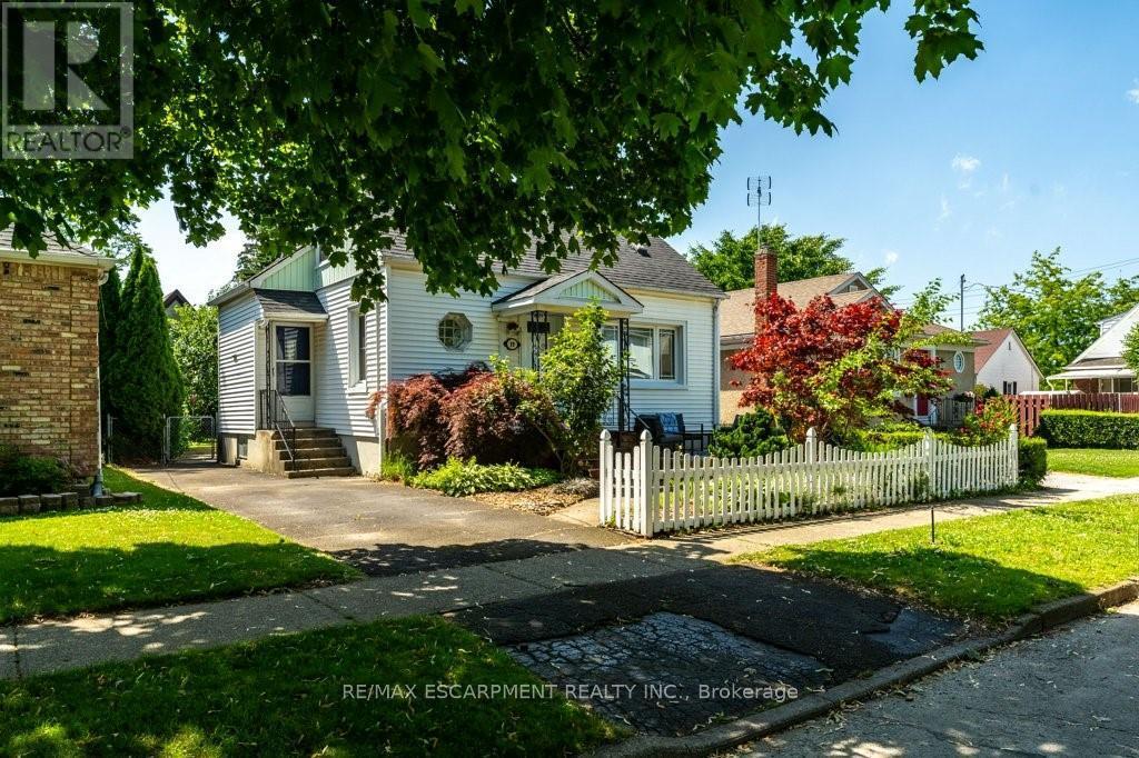 Detached at 19 COLUMBIA STREET, St. Catharines (Downtown)