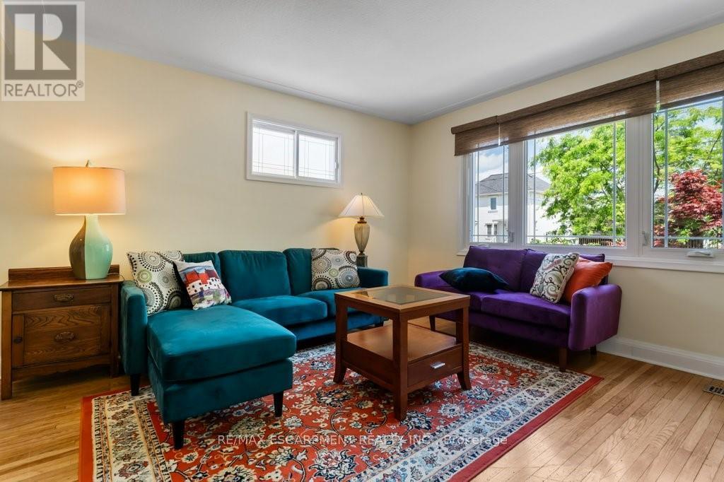 Detached at 19 COLUMBIA STREET, St. Catharines