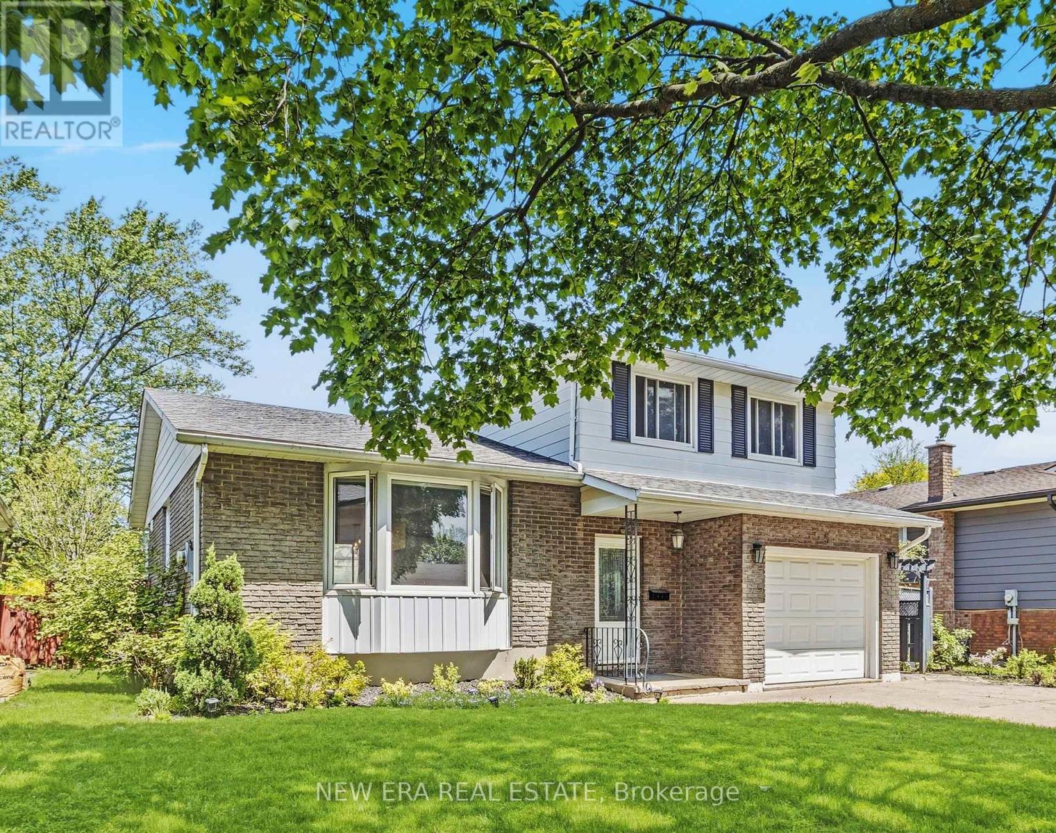Detached at 5 SHETLAND CRESCENT, St. Catharines (E. Chester)